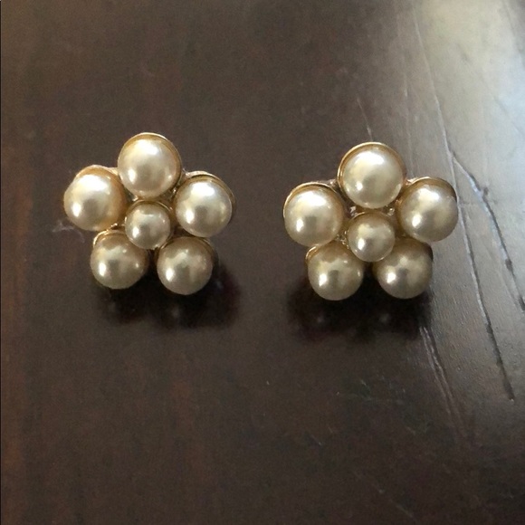 FLOWER EARRINGS GOLD & FAUX PEARL- barely worn - Picture 1 of 2